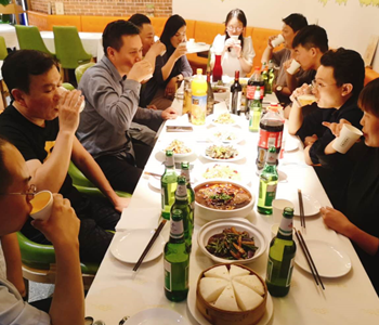 “工作努力，吃飯積極”——神州漢方2季度銷售總結(jié)會后聚餐